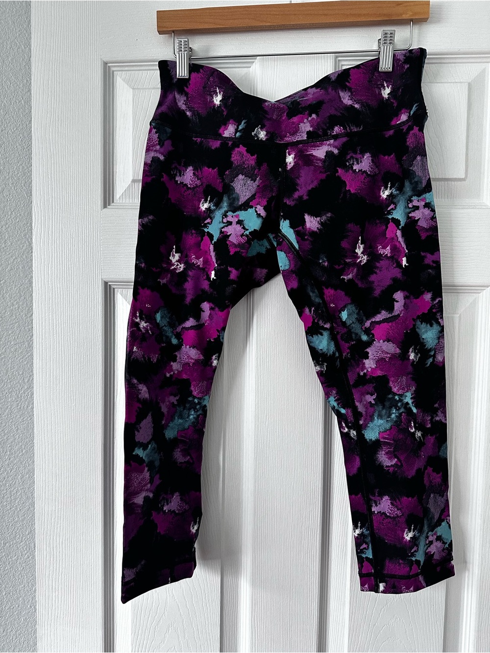 lululemon athletica Black, Purple & Teal Abstract Print Leggings